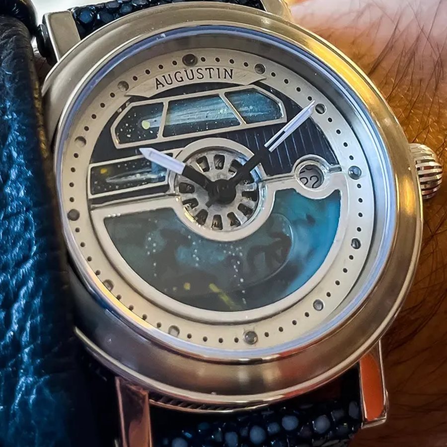 Ceasul Jules Verne X26, cadran lucrat manual